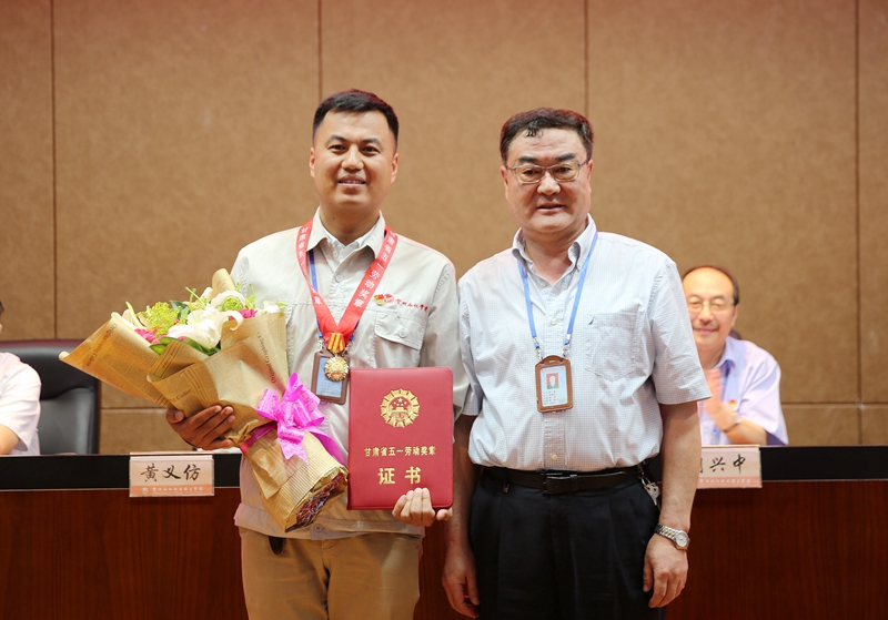 说明: http://www.lzpcc.com.cn/__local/9/B0/11/16E5B7DBCD8E551559E78F27F10_BA4D7F0E_4F371.jpg